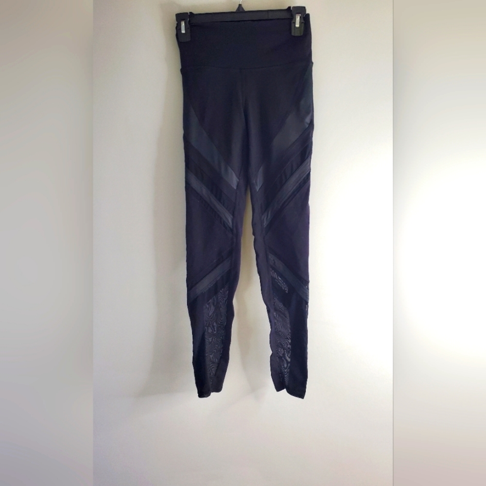 Alo Epic High Waist Mesh Panel Black Leggings Size Small - Picture 9 of 11